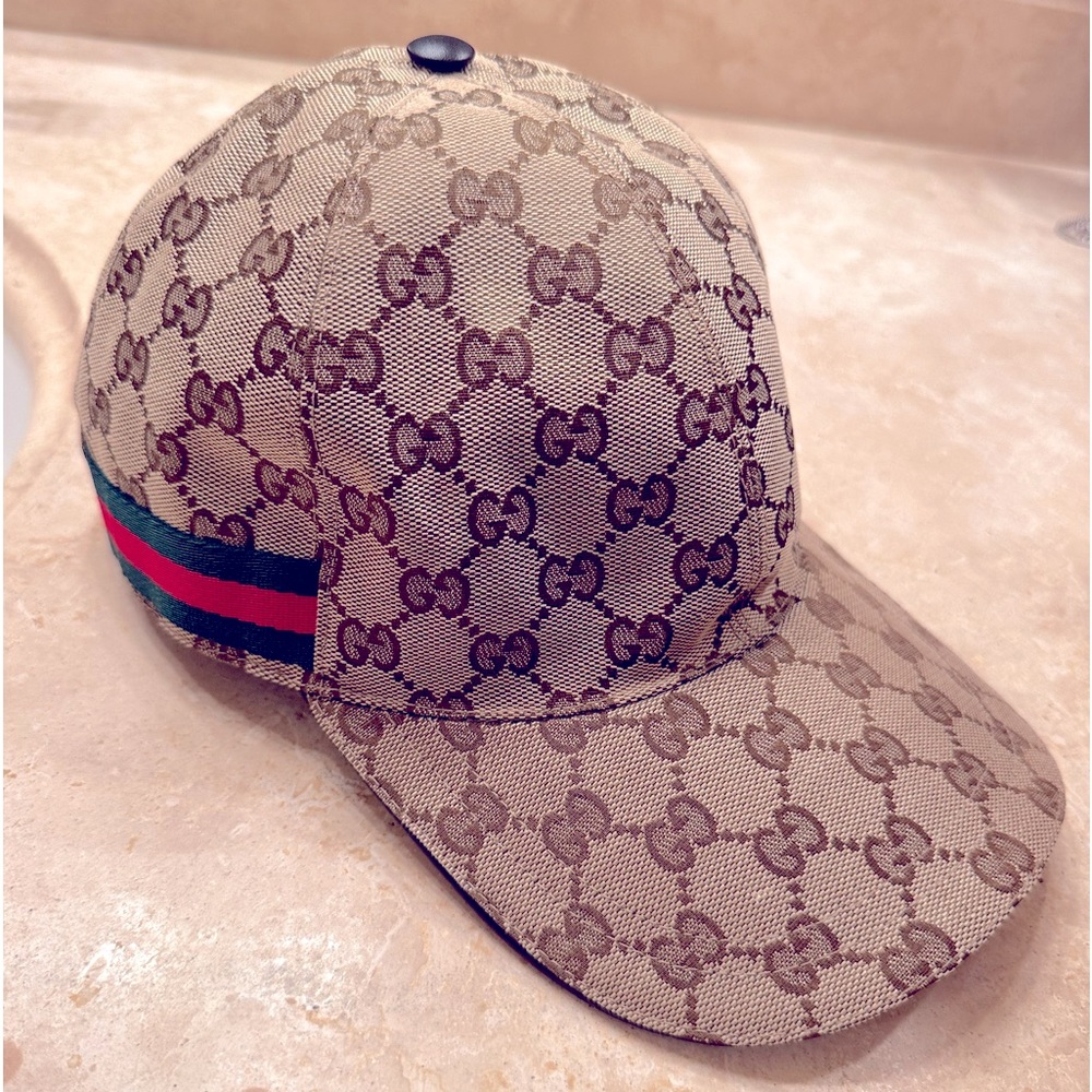 Gucci hat authentic like NEW